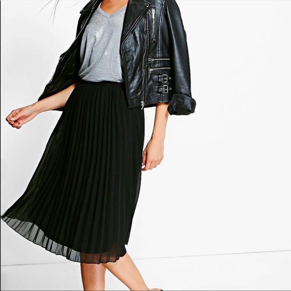 A New Day black pleated skirt